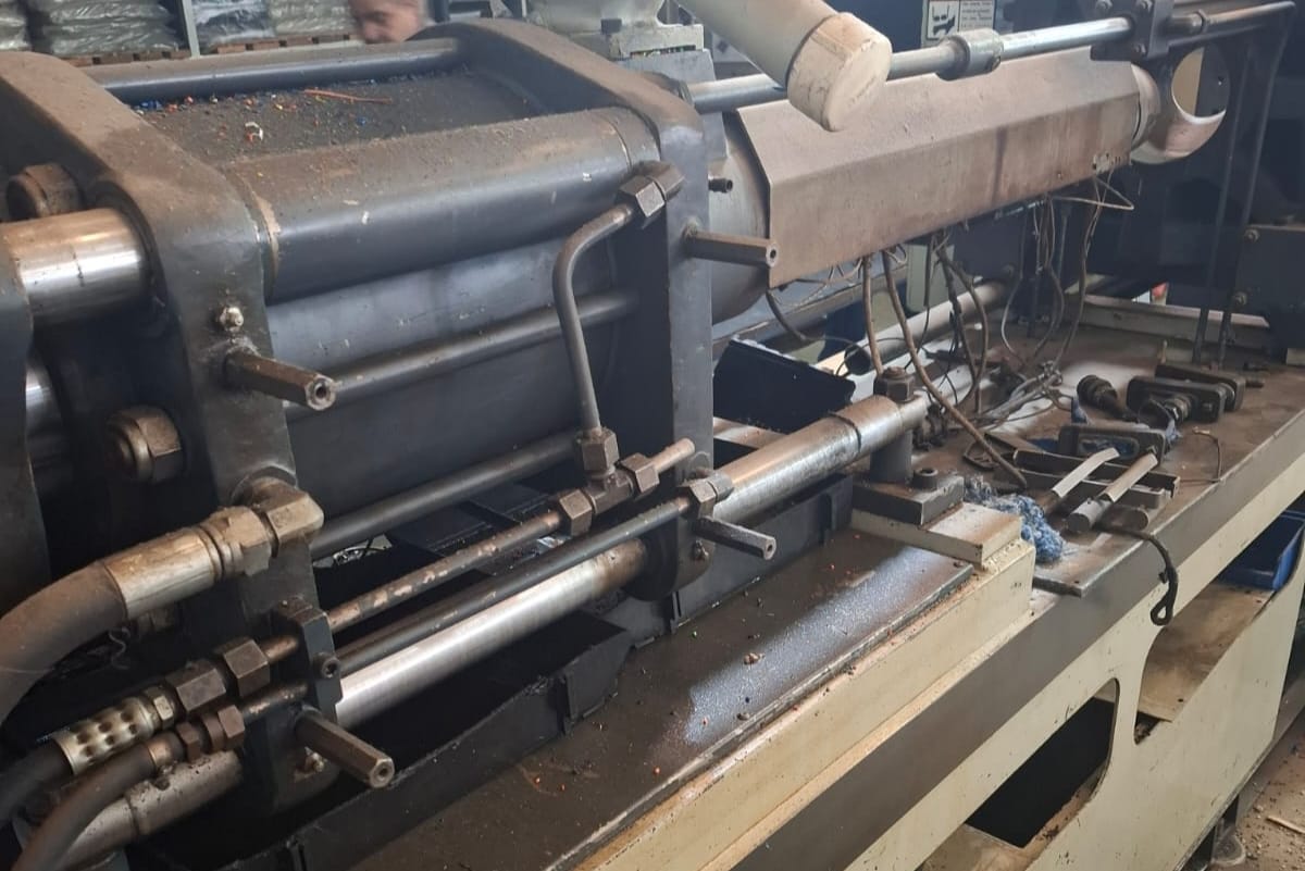 Injetora Himaco 140 ton